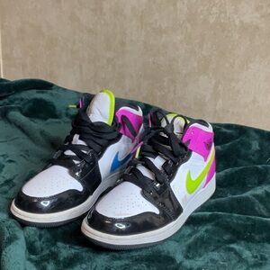 Jordan 1 black & white with neon